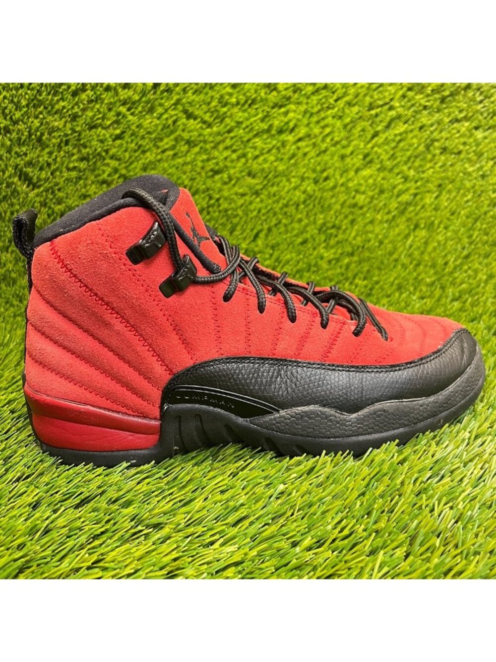 Nike Air Jordan 12 Retro Reverse Flu Game Boys Size 6Y Athletic Shoes Sneakers